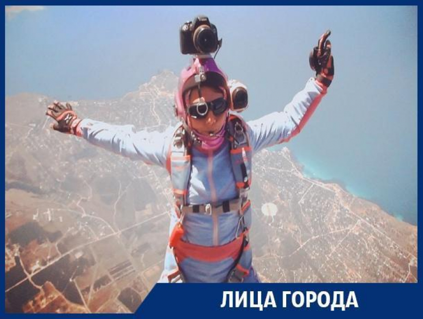 Воронежская спортсменка сделала селфи, прыгнув с парашютом