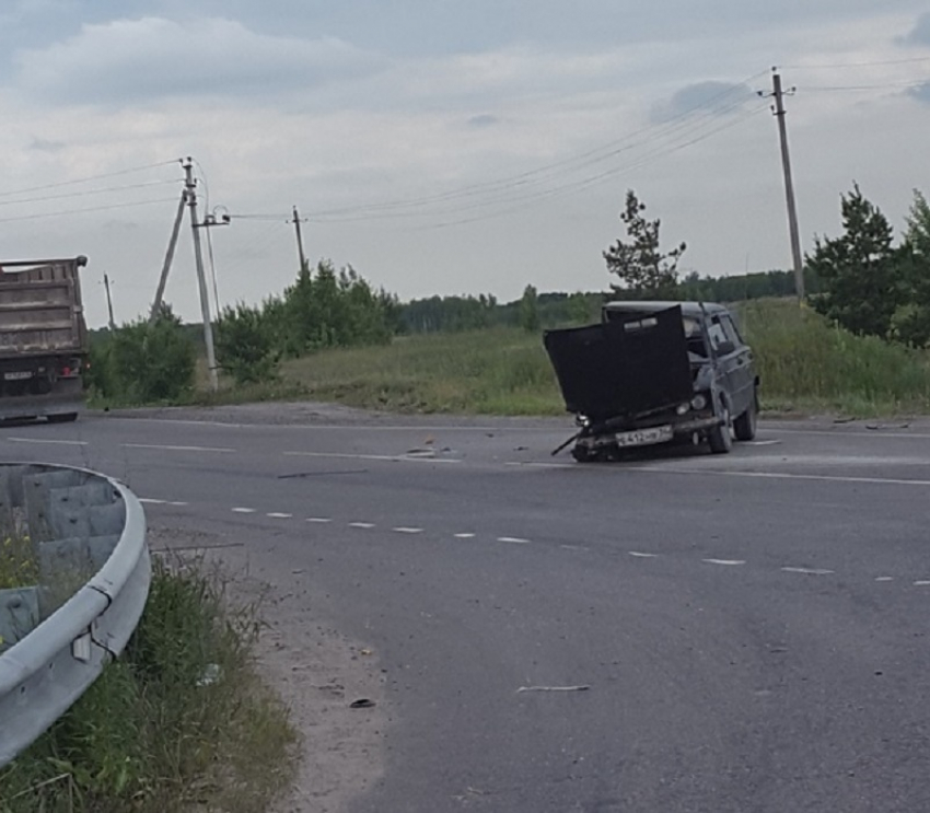 Опубликованы снимки ужасной аварии «шестерки» с цыганами под Воронежем