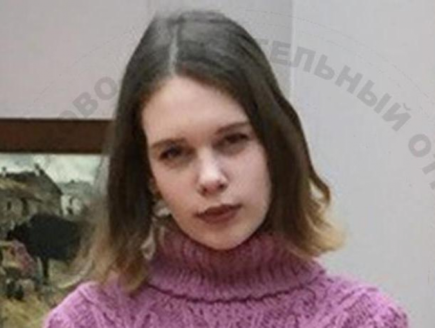 Высокую 14-летнюю школьницу разыскивают в Воронеже