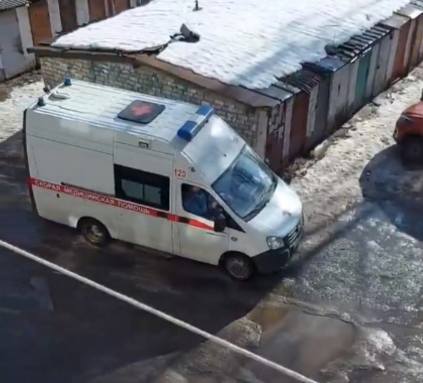 Дождались: воронежцы жалуются на грязную весну в городе