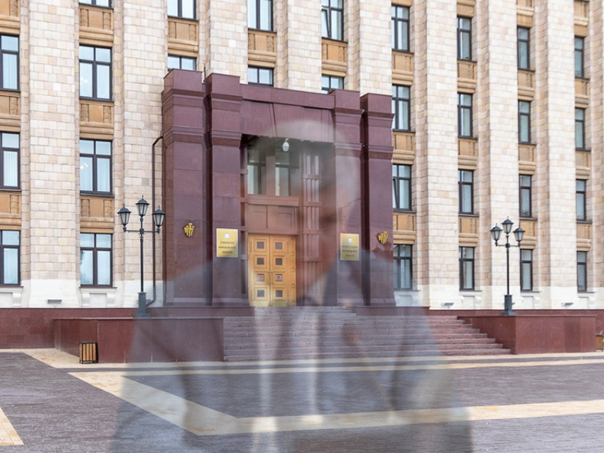 Ровно месяц губернатор Александр Гусев не появляется на публике