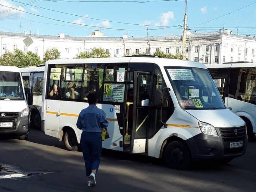  Мэрия была не в курсе, что с маршрутчиков начнут брать деньги за остановку у воронежского вокзала