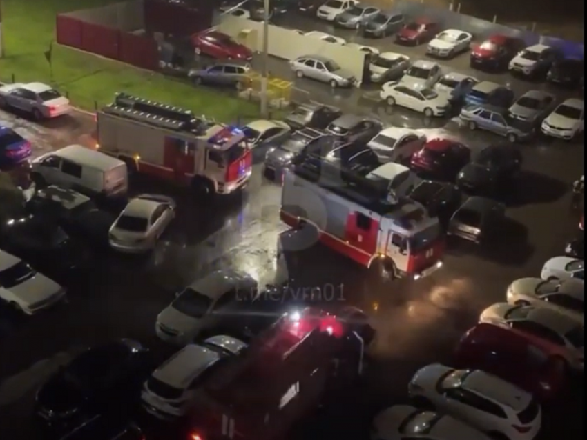 Смотрите, что вы наделали: попытка спасателей прорваться через парковочный ад попала на видео в Воронеже 