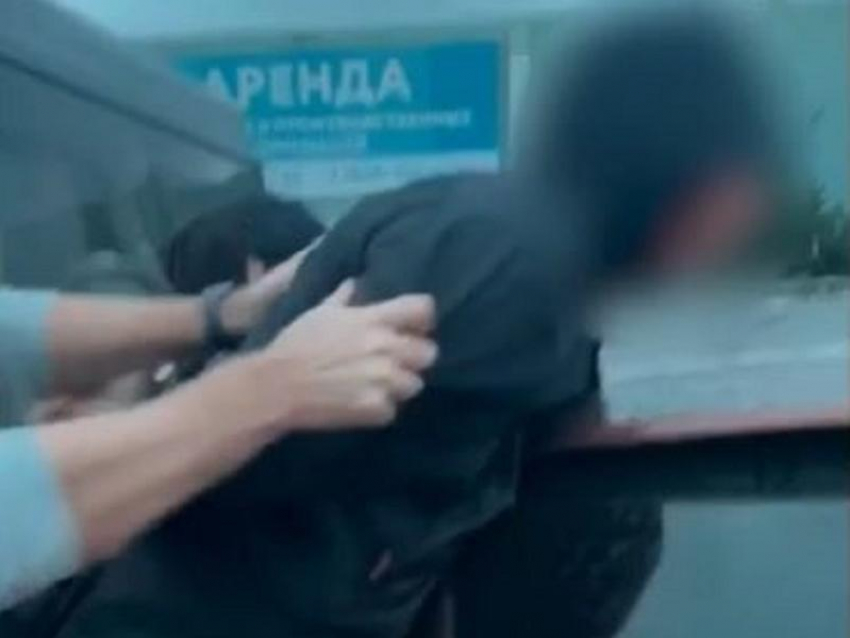 Опубликованы кадры задержания террориста, который собирался подорвать военкомат в Воронеже