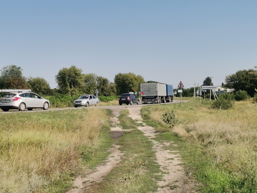 Воронежцы просят вынести шумную трассу с фурами за пределы их поселка 