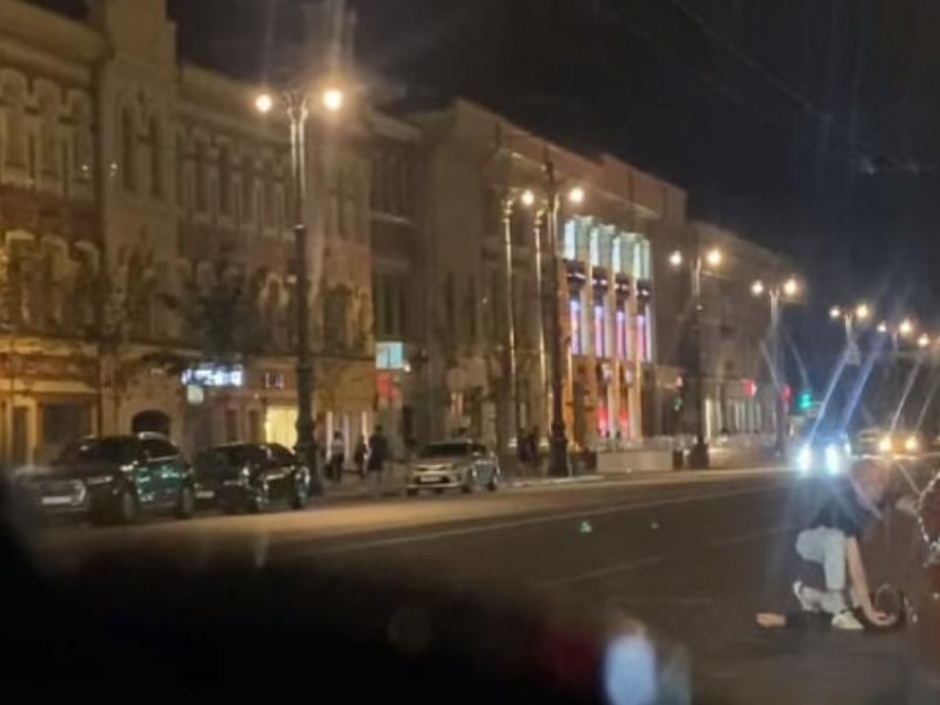 Парень без сознания переполошил людей в центре Воронежа