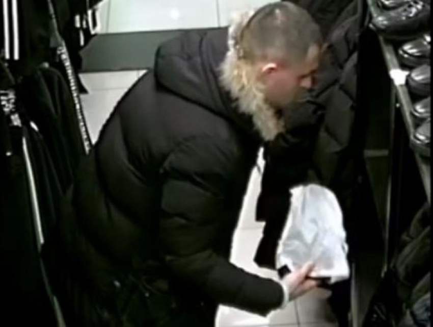 Ловкая кража обуви в модном магазине попала на видео в Воронеже