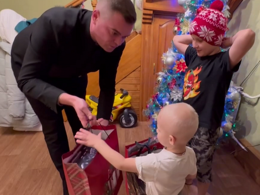 Что подарили детям на Новый год воронежские чиновники? 