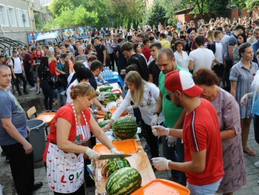 Воронежский опорный вуз закупил для студентов 14 тонн арбузов