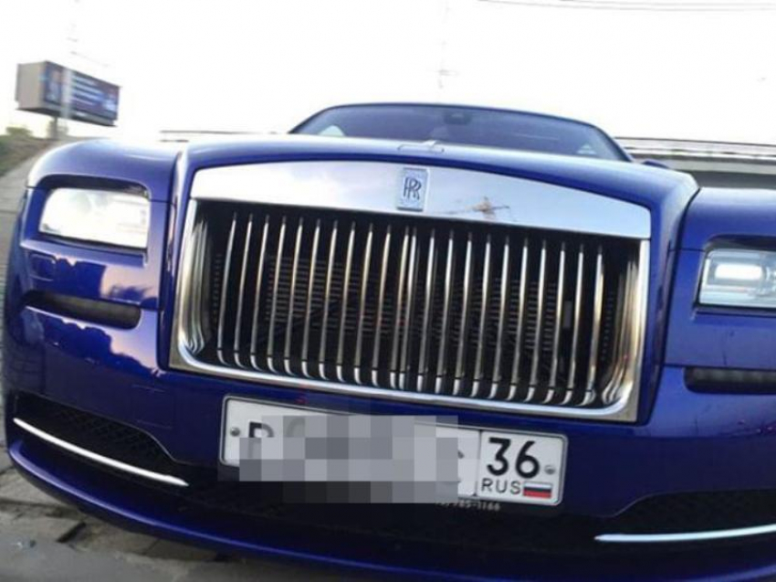 Самый мощный Rolls-Royce за 20 млн рублей заметили в Воронеже