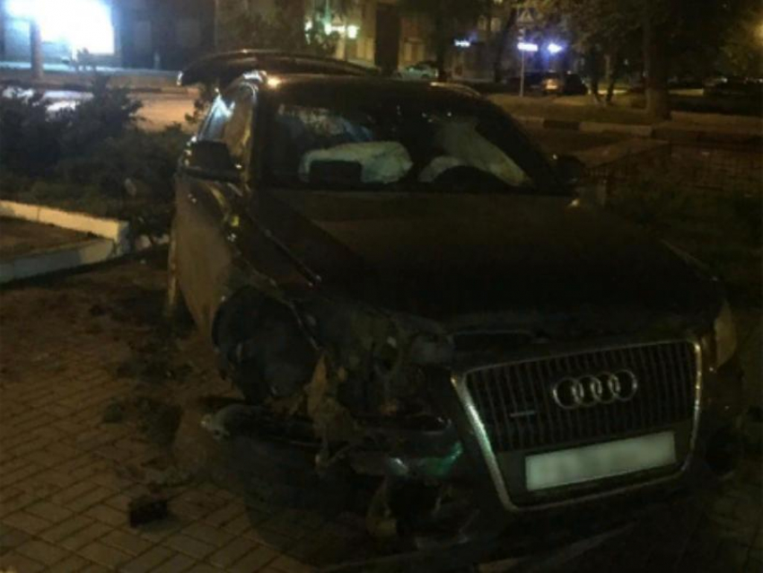 Последствия столкновения Audi Q5 с Lada показали в Воронеже 