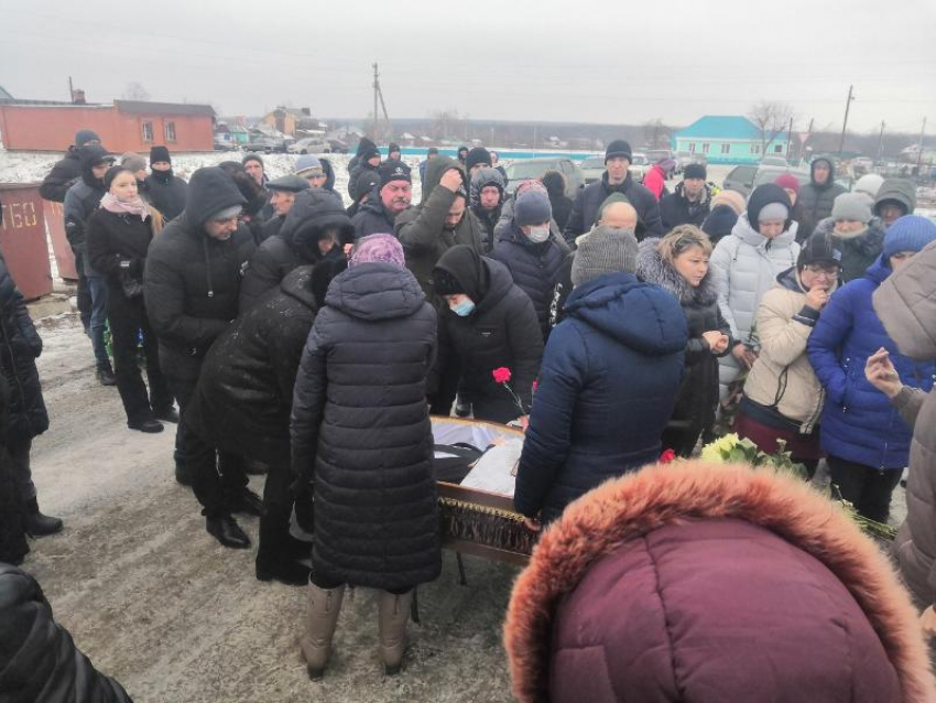 В липецком селе похоронили Дмитрия Перова, сбежавшего из части через Воронеж 