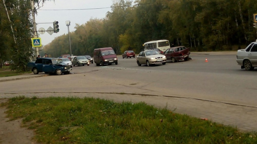 В Воронеже на злосчастном перекрестке столкнулись два автомобиля