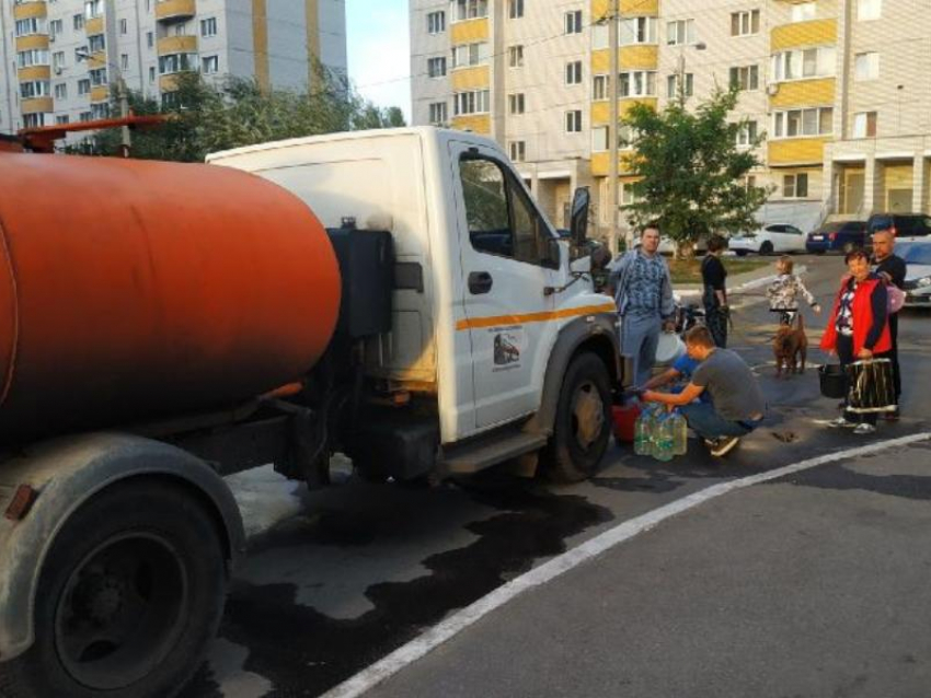 В Воронеже организовали подвоз воды в пострадавшие от аварии районы