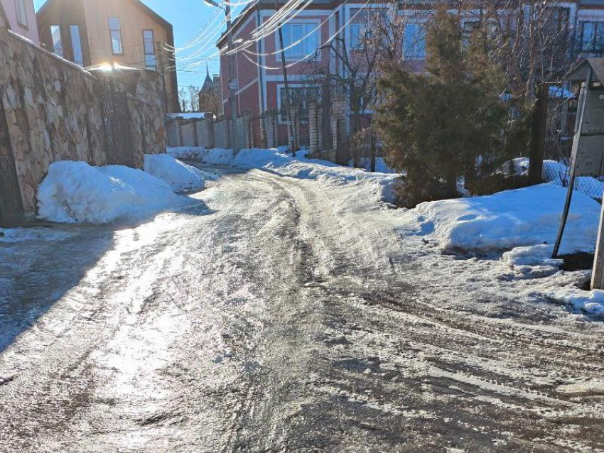 Даже мусоровоз не может добраться: жители Воронежа пожаловались на неустроенную улицу