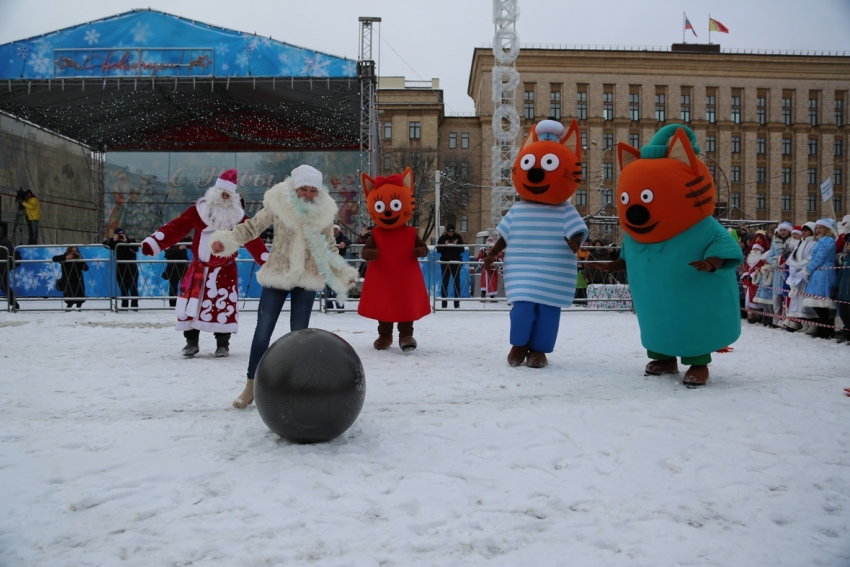 Площадь Ленина не убрали от снега перед парадом ради воронежцев 