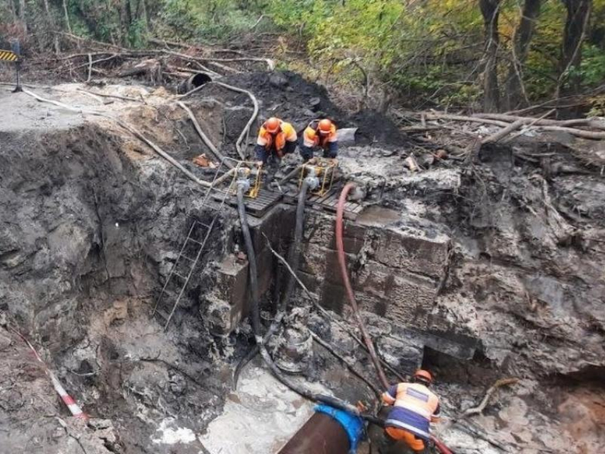 Скрытую утечку нашли под землей в Воронеже 