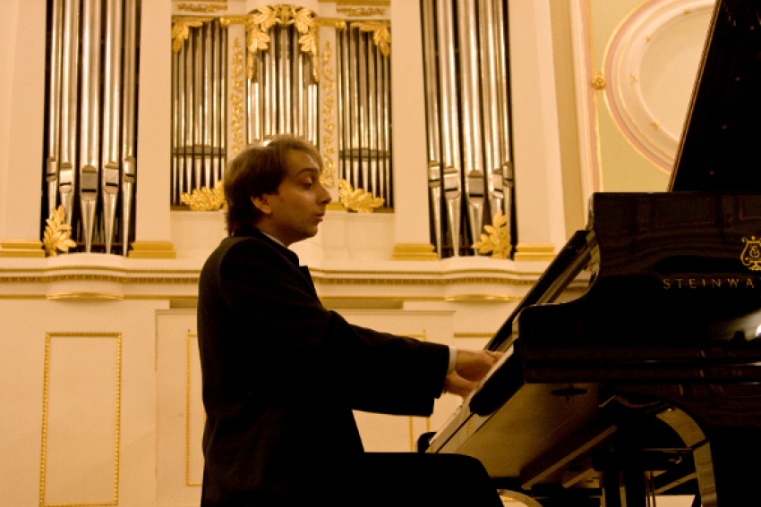 Пианист с мировым именем Мирослав Култышев выступит в Воронеже на сцене филармонии