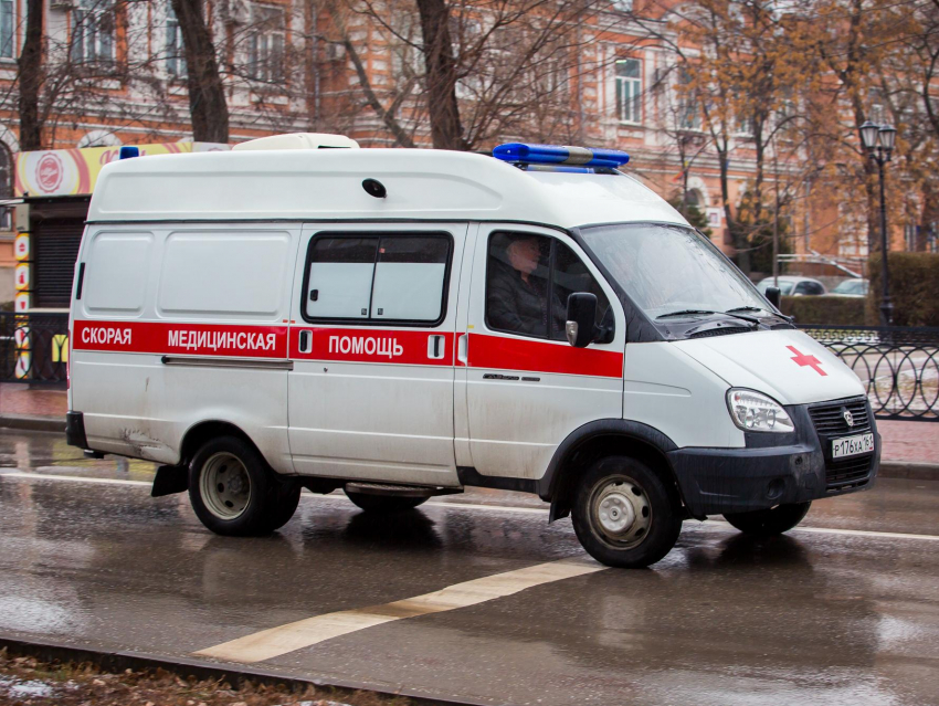7 человек пострадали в ДТП с грузовиком и автобусом на М-4 в Воронежской области