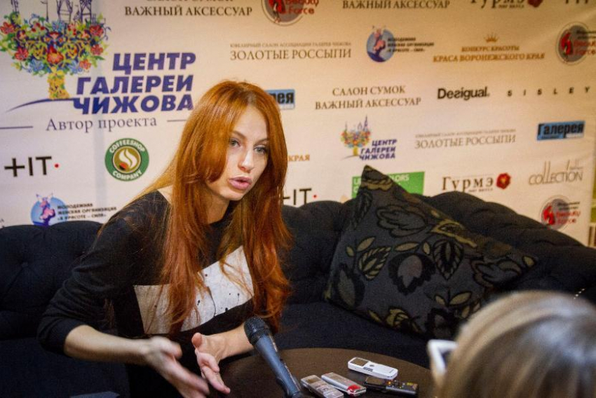Ирина Забияка в Воронеже рассказала, как люди сравнивают её с трансвеститом из-за мужского голоса