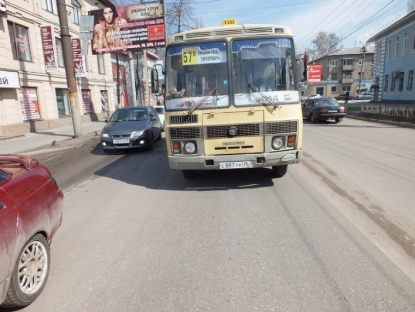 В Воронеже 11-летний мальчик попал под колеса автобуса (ФОТО)