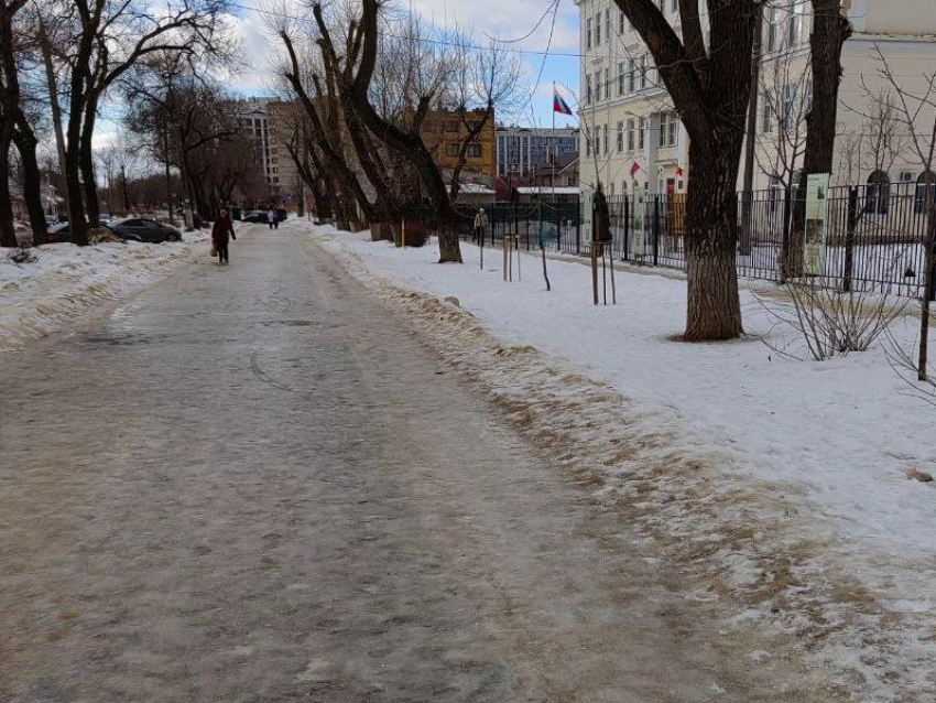 Пешеходная зона превратилась в квест «попади в травмпункт» в Воронеже