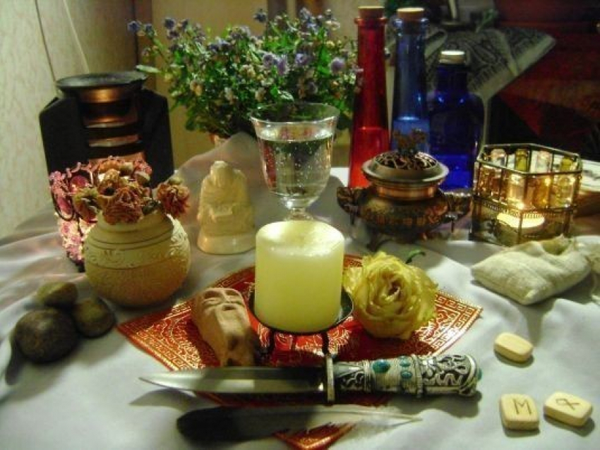 В Воронеже запретили рекламу колдуна в одной из газет