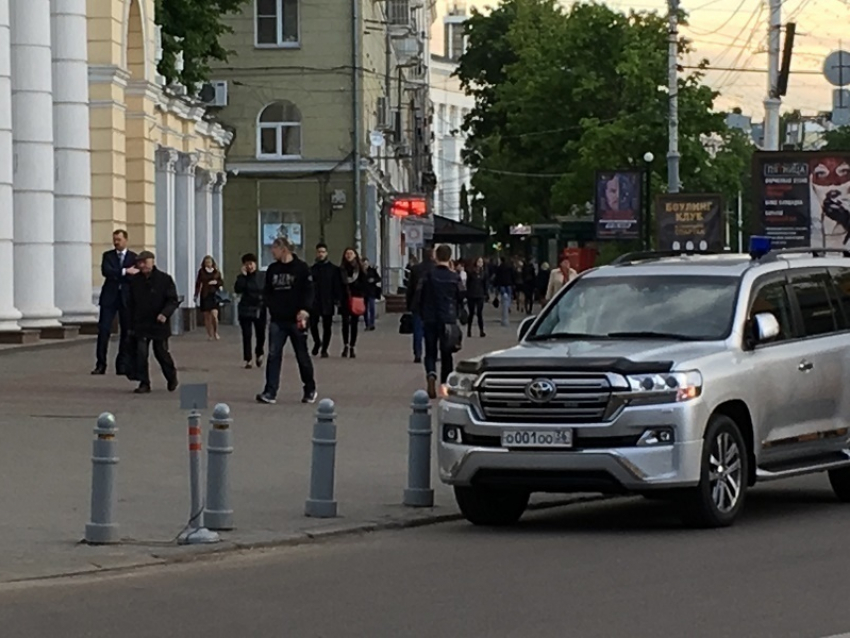 Более двух тысяч воронежцев считают, что губернатор Гордеев не должен нарушать ПДД