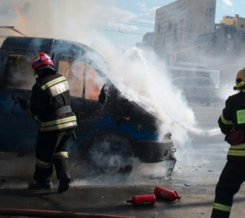 В Воронеже водитель загоревшейся «Газели» получил ожоги