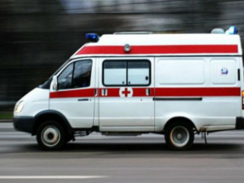 В Воронеже женщина с двумя детьми попала под колеса Priora