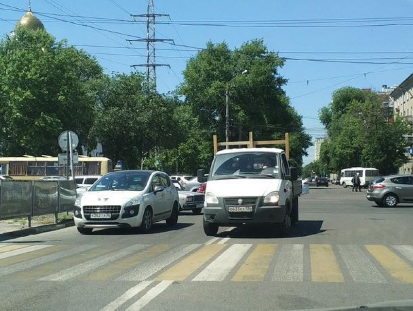 Грубое нарушение газелиста в центре Воронежа попало на фото