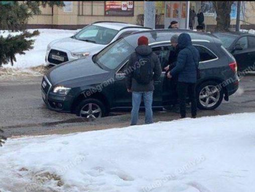 Почему асфальт на Циолковского провалился дважды за сутки, рассказали в «РВК-Воронеж»