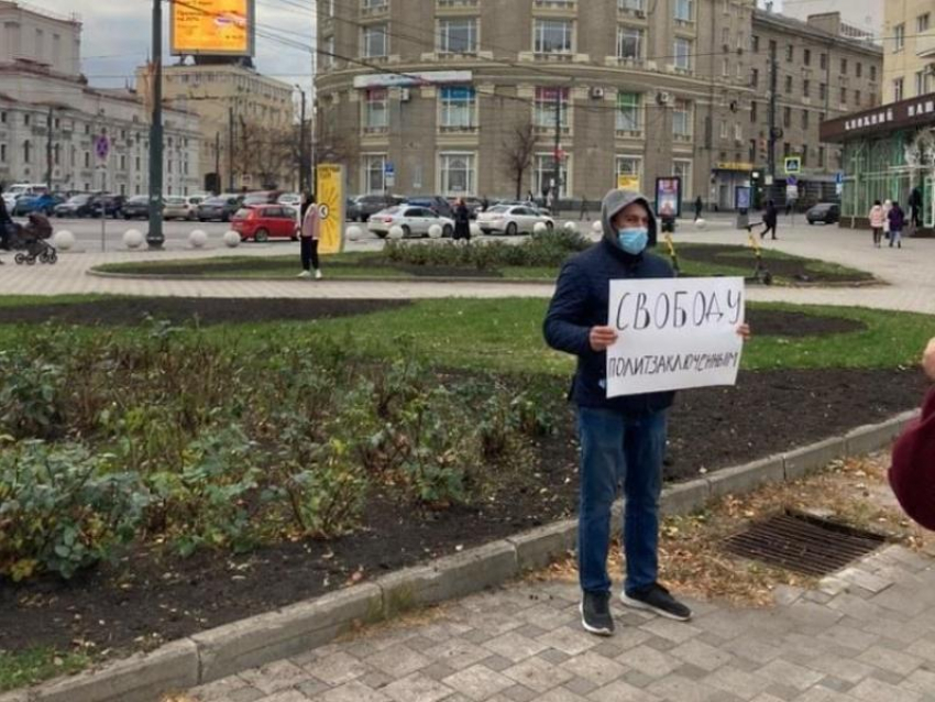 Воронежца забрали полицейские с одиночного пикета в центре города