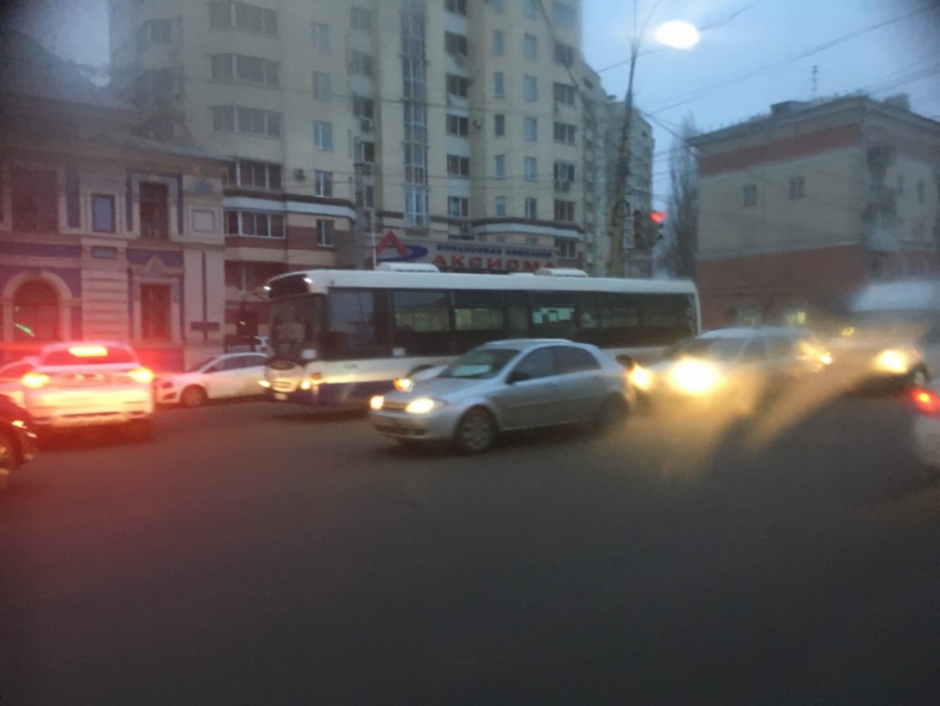 8-балльные пробки парализовали утреннее движение в Воронеже