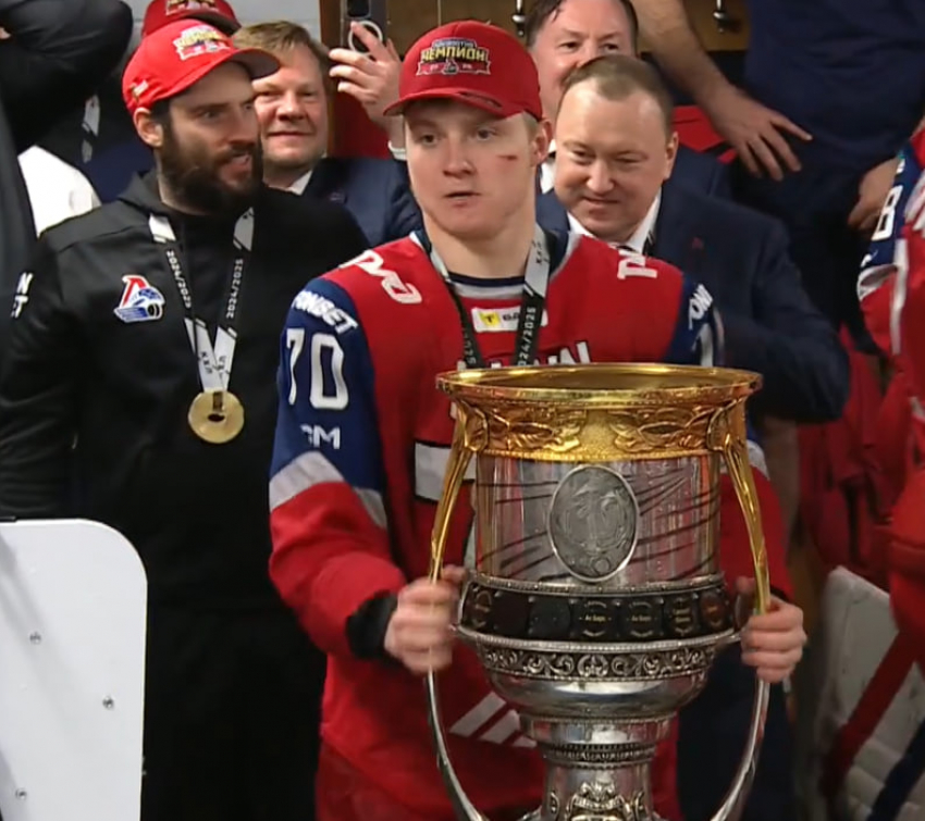 “Просто красавчик”: тренер “Локомотива” горячо отозвался о воронежском хоккеисте Сурине