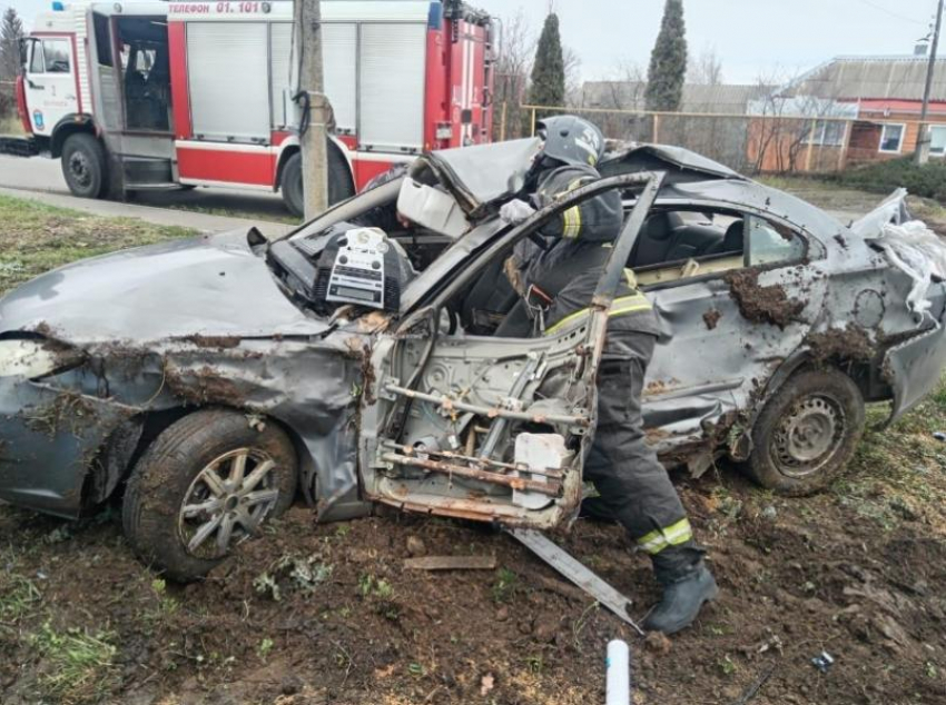 Водитель погиб после столкновения с газовой трубой в Воронежской области