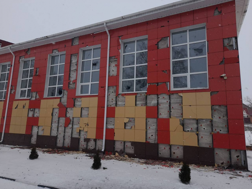 Школа пострадала при обстреле белгородского поселка