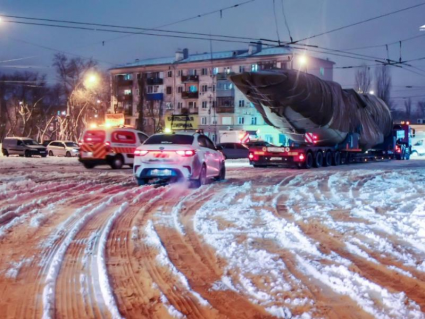 Транспортировка  фюзеляжа  Ил-112В попала на фото в Воронеже