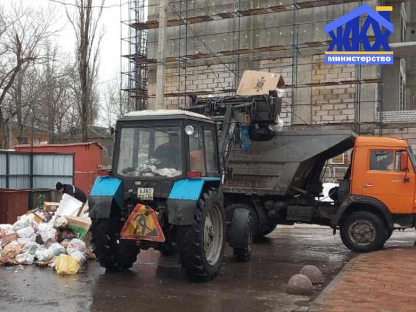 Министерство ЖКХ прокомментировало уборку захламленных мусорок в Воронеже 