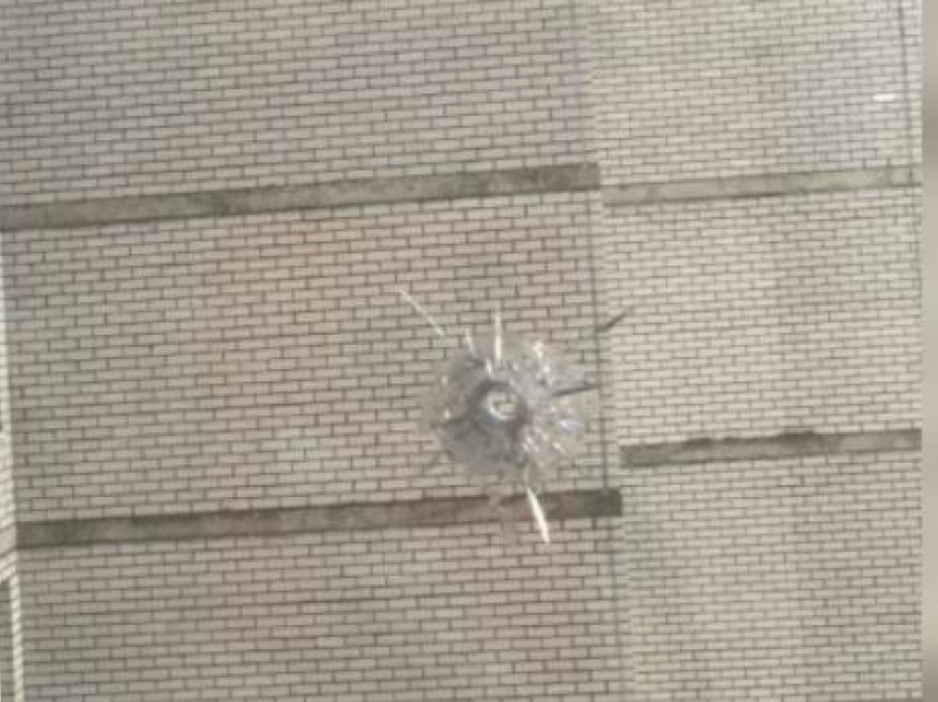 «Женщине выстрелили в живот»: неизвестные открыли стрельбу в одном из воронежских ЖК