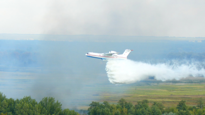 180 тонн воды сбросил самолет-амфибия, чтобы потушить катастрофический пожар в Воронежской области