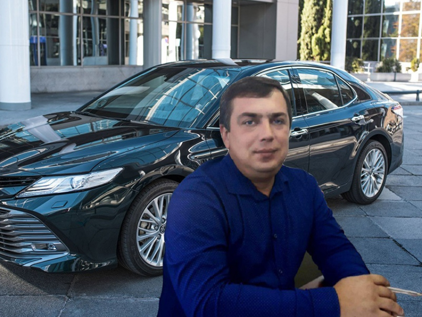 Для сельского чиновника покупают Toyota Camry за счет налогоплательщиков Воронежской области