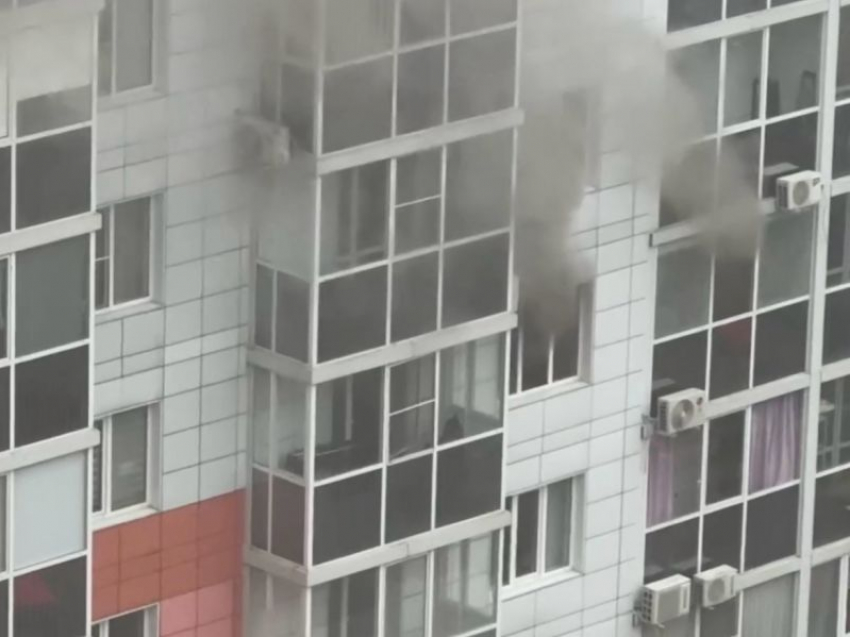 Двух детей эвакуировали из полыхающего дома в воронежском ЖК «Цветной бульвар»