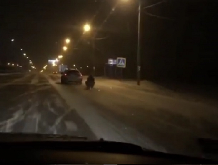 Воронежец прокатился на привязанных к автомобилю санках на скорости 130 км/ч по трассе М-4 «Дон»