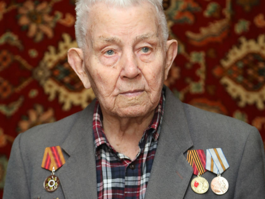 98 лет исполнилось Почётному гражданину Воронежа Николаю Акулову