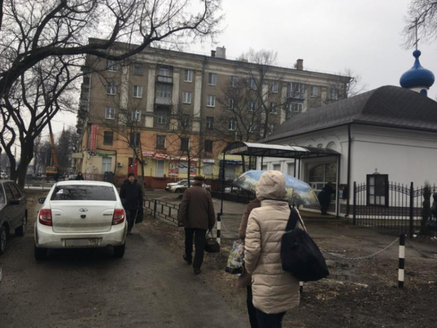 Автомобилист «согрешил» у храма в Воронеже