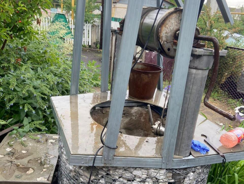 Неизвестные утопили мужчину в колодце в Воронежской области