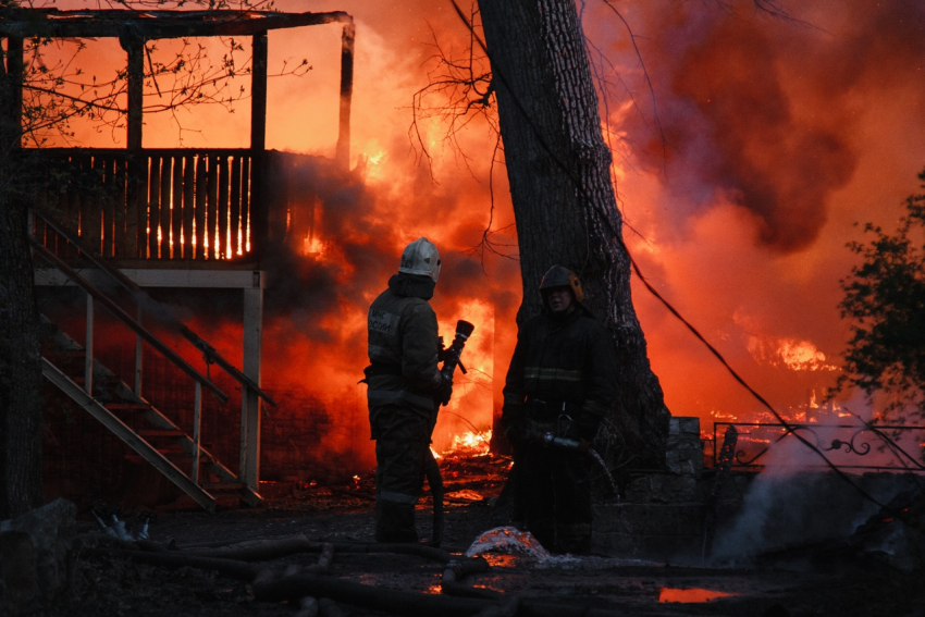 20 домов и сараев сгорели в рыбацком поселке под Воронежем