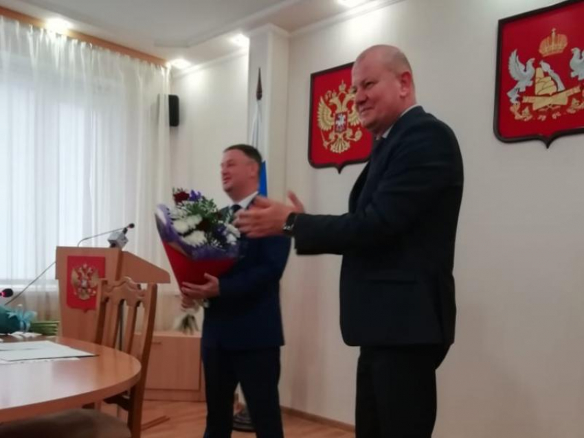 Мэр Россоши сложил полномочия в Воронежской области