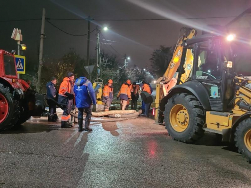 Главную сложность масштабной коммунальной аварии показали на видео в Воронеже 